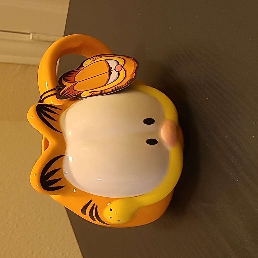 Garfield 19oz Mug with Matching Bag Clips - Picture 8 of 8